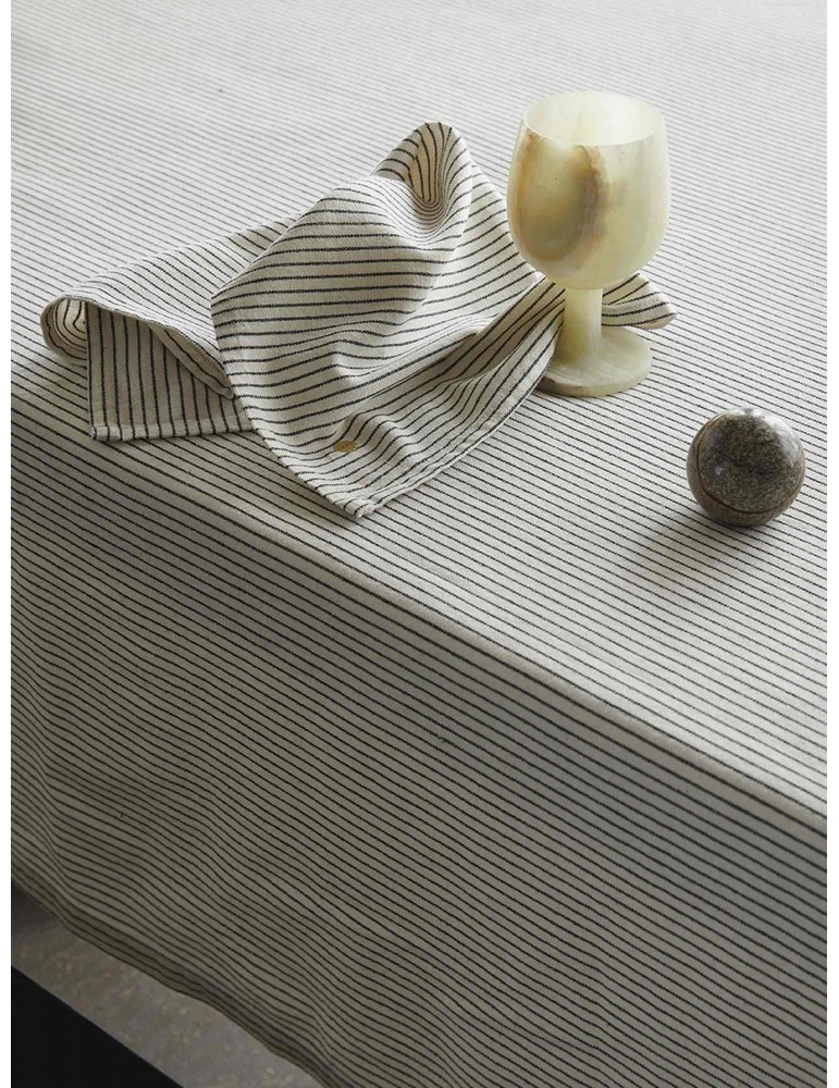 Nappe Léonie Caviar 160 x 250 3000239000La Cerise sur le Gâteau Nappe Léonie Caviar 160 x 250 3000239000La Cerise sur le Gâteau