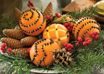Comment réaliser des décorations de Noël qui sentent bon l'orange et les épices.