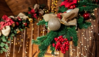 Comment décorer ces escaliers pour Noël