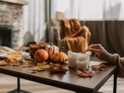 Tendances couleurs automne 2025 : les teintes à adopter en intérieur